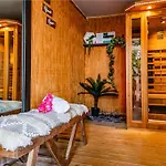 Oceanside Hotel And Suites 
