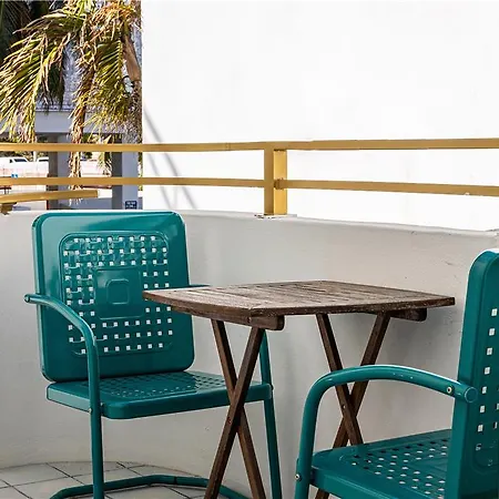 Oceanside Hotel And Suites 
